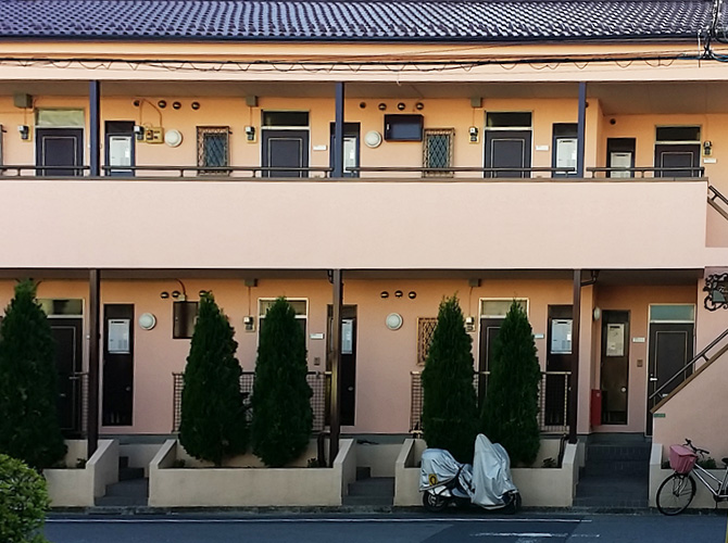 東京都足立区アパートの外壁塗装・共用階段長尺シート工事の施工事例