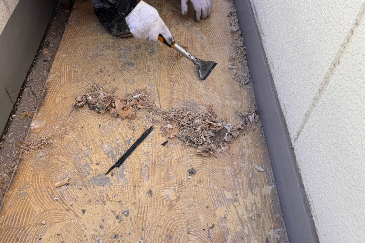 長尺シート補修前の状態確認