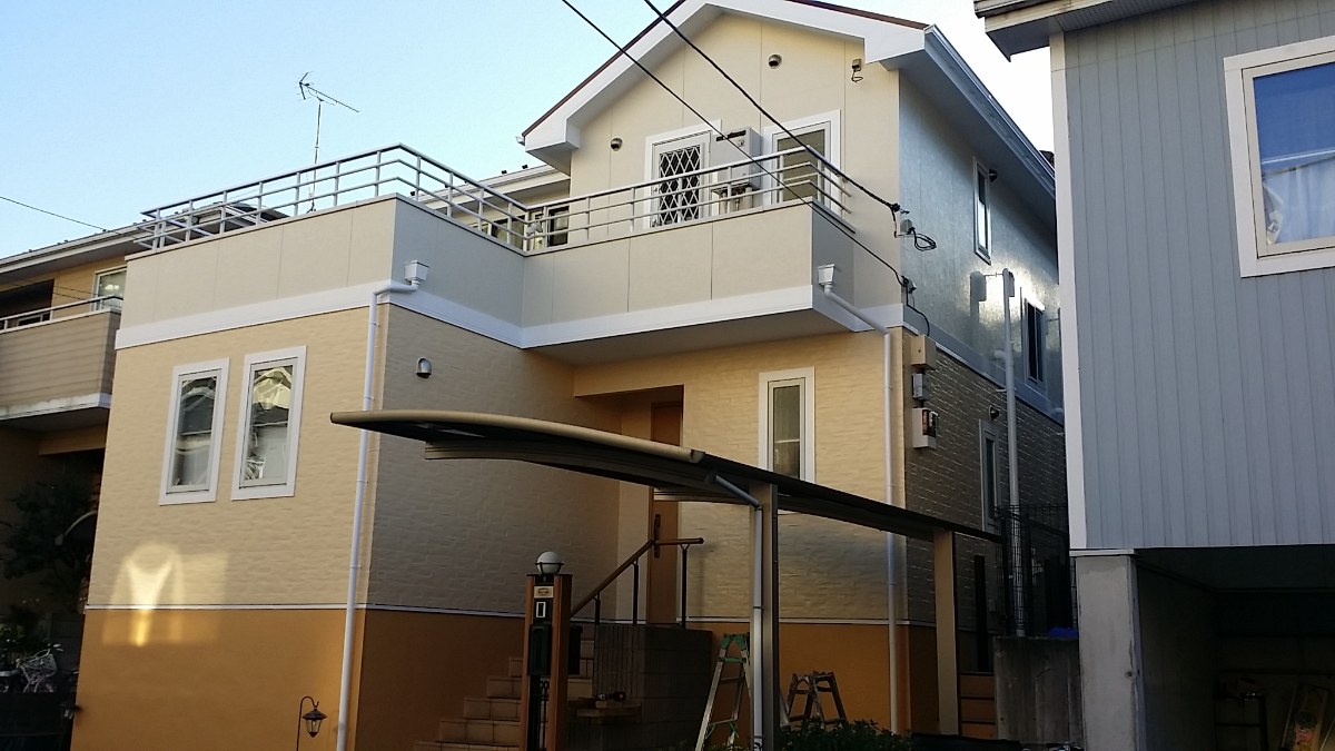 千葉県我孫子市の住宅のパーフェクトトップとサーモアイSiで塗り替えた施工後の外観