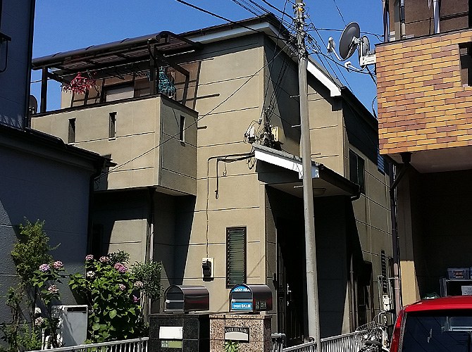 東京都足立区戸建住宅の外壁塗装の施工のようす