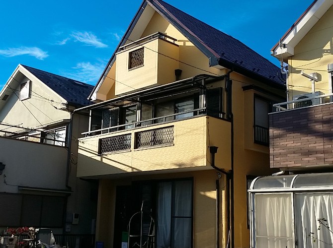 東京都東久留米市の戸建住宅で汚れにくい塗料で外壁塗装・屋根塗装｜ナノコンポジットWとサーモアイSi