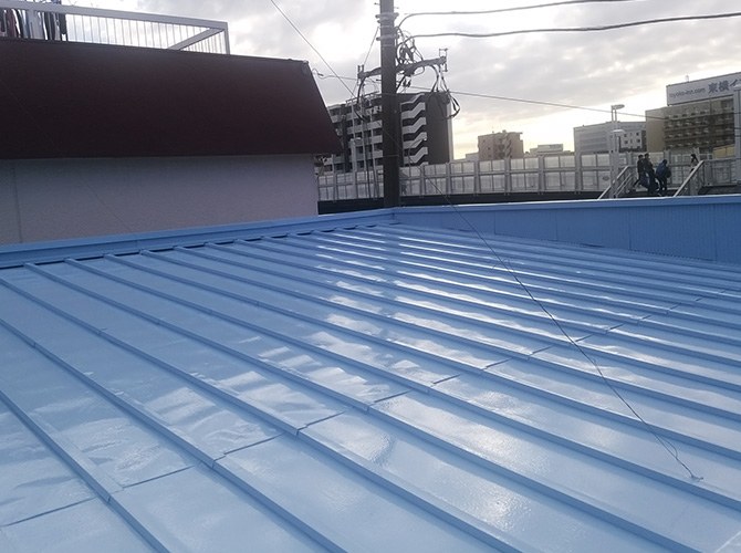 神奈川県横浜市の店舗兼住宅でトタン屋根のサビ止め塗装工事