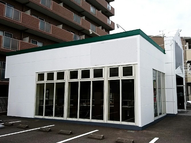千葉県柏市の路面店で外壁塗装・内部塗装・ライン引き塗装｜店舗リニューアル工事