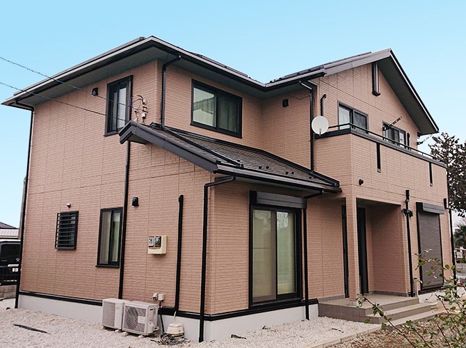 埼玉県坂戸市の2階建住宅で外壁塗装・屋根塗装|ナノコンポジットWとサーモアイSi