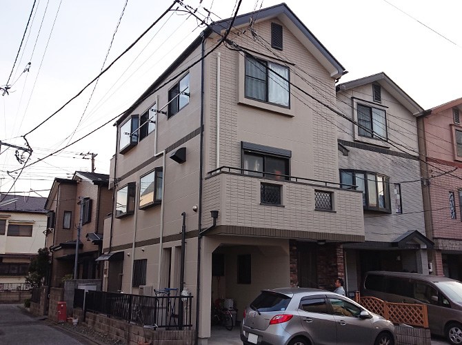 足立区の3階建住宅で外壁塗装・屋根塗装工事｜ナノコンポジットW・サーモアイSi施工