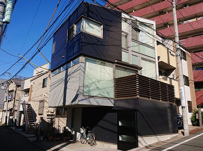 文京区の3階建住宅で外壁塗装・部分サイディング張り替え工事|ファインパーフェクトトップ施工