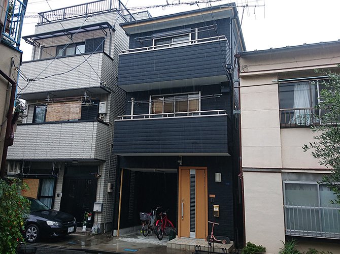墨田区の3階建住宅で外壁塗装・屋根塗装工事｜ナノコンポジットW・サーモアイSi施工