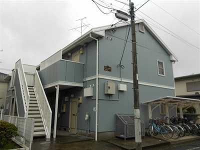 洗浄と塗装できれいになった共用部の外壁
