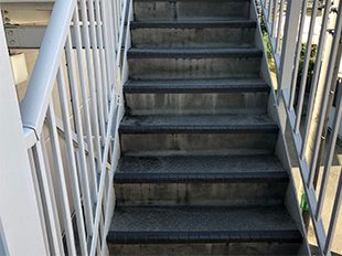 神奈川県川崎市（アパート） 長尺シート・鉄部・外階段工事 施工前