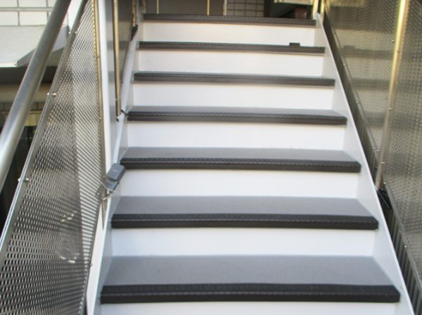 東京都豊島区(マンション) 鉄部・外階段塗装 施工後