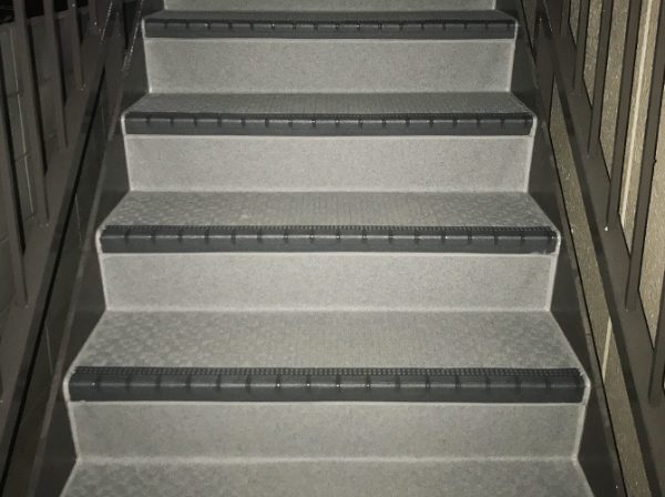 東京都世田谷区(マンション) 鉄部・外階段塗装 施工後
