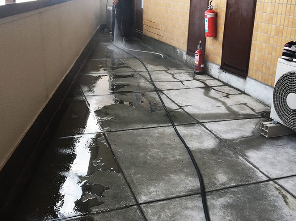 埼玉県草加市（アパート） 長尺シート・高圧洗浄工事 施工前