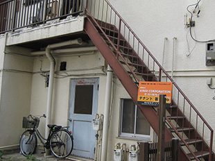 東京都江戸川区（アパート） 長尺シート・鉄部・外階段工事 施工前