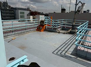 神奈川県横浜市神奈川区（店舗） 鉄部・外階段塗装・屋上防水工事 施工前