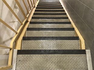 東京都新宿区(アパート) 鉄部・外階段塗装 施工前