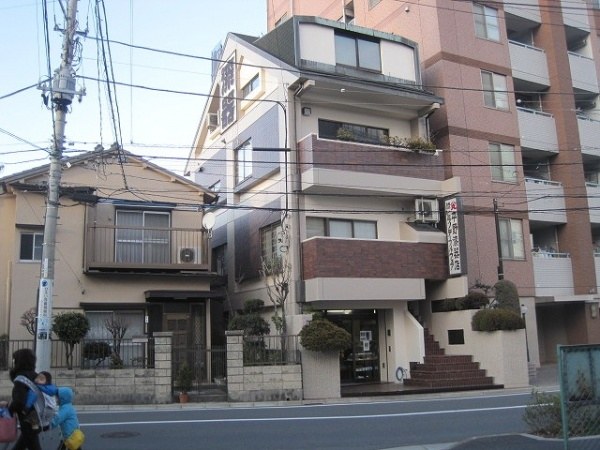 東京都足立区の戸建住宅で外壁塗装|劣化が進んだ外壁の補修・塗り替え