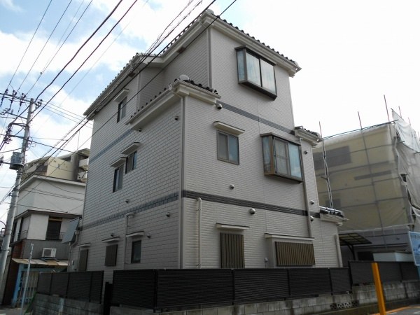 東京都足立区の戸建住宅で外壁塗装|軒・破風など付帯部もしっかり塗装