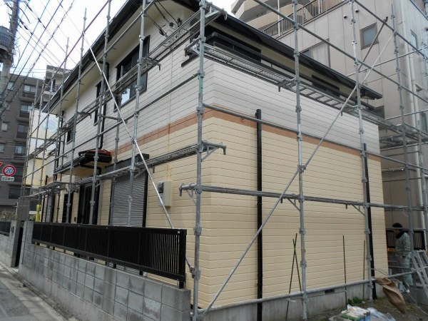 東京都足立区の住宅で外壁・屋根塗装工事|ハナコレクション3色分け・高反射遮熱サーモアイ