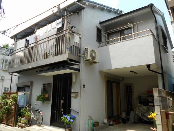 東京都足立区の住宅で外壁・屋根塗装工事｜クラック補修＋セラミシリコン・遮熱パラサーモ