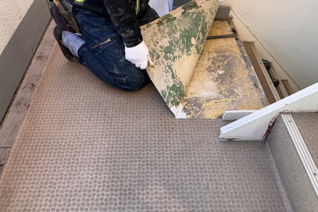 長尺シート部分補修の施工前確認