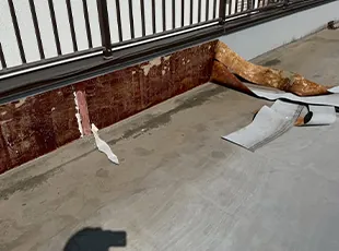 屋上の立ち上がりと既存防水層の状態確認