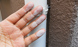 外壁塗装の塗り替えサイン チョーキング現象